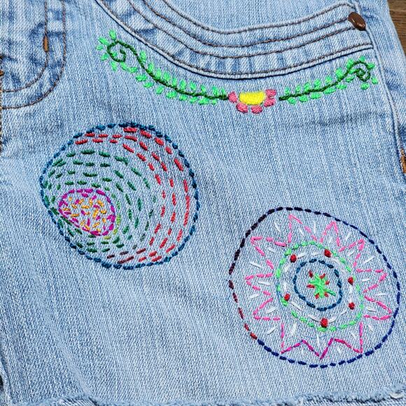 Glo Jeans Junior Denim Shorts w/ Embroidery - Size 3 - Picture 3 of 8